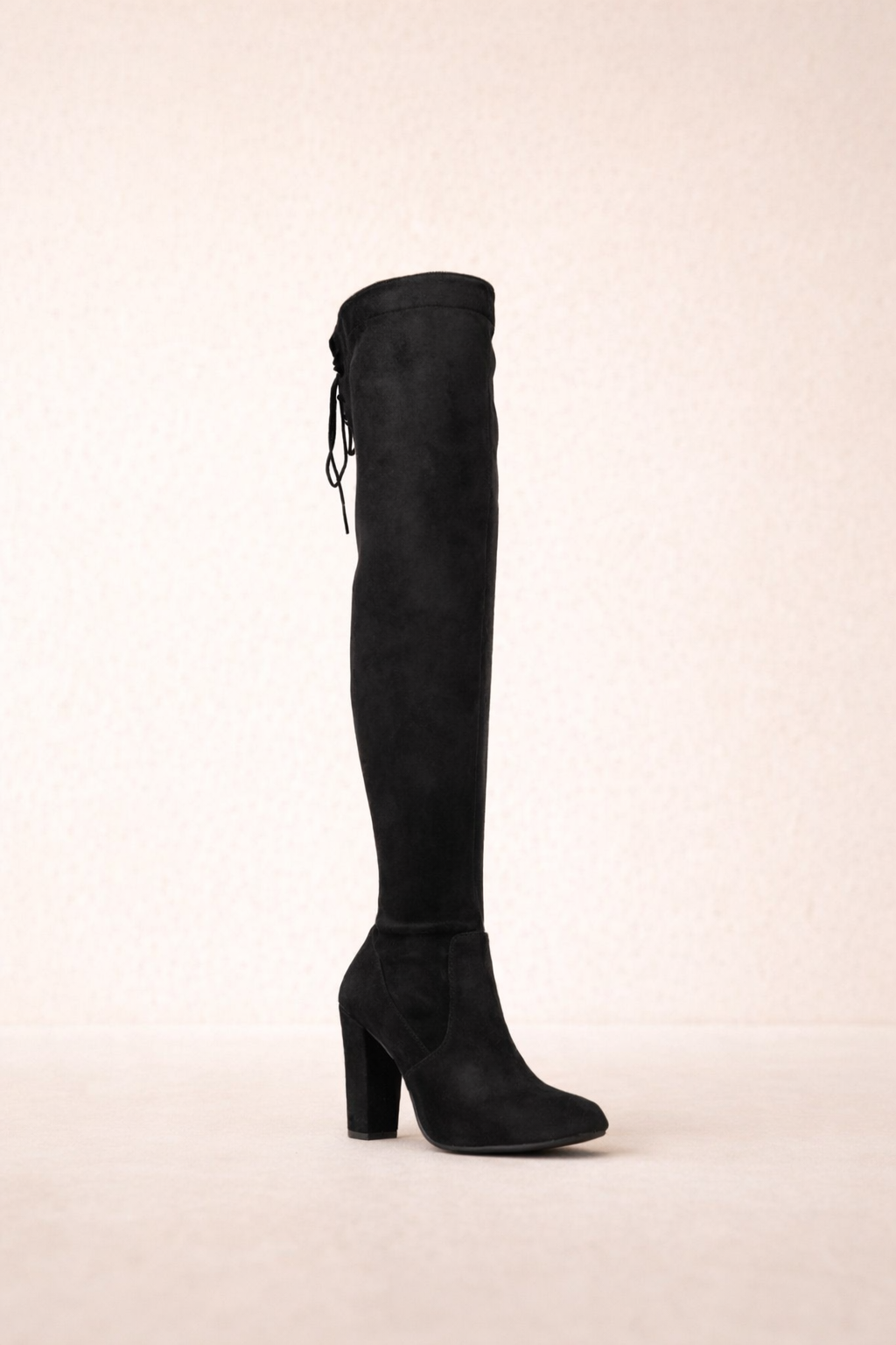 Bota venecia negro tipo gamuza sintético