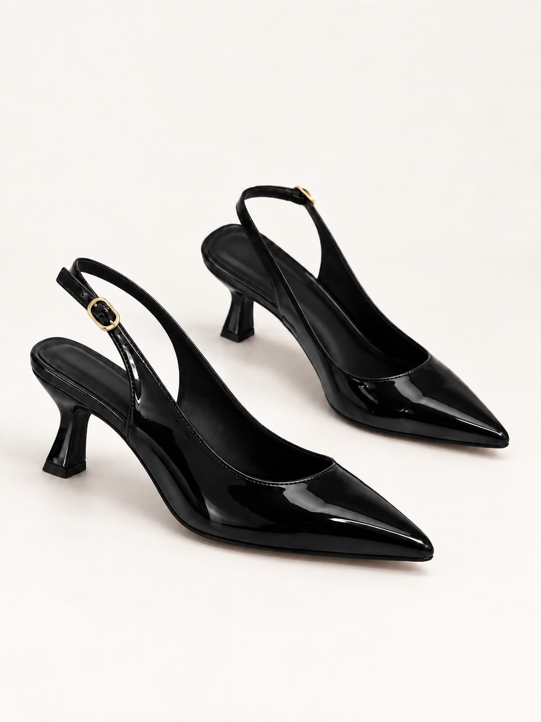 Zapatilla Julia negro tipo charol