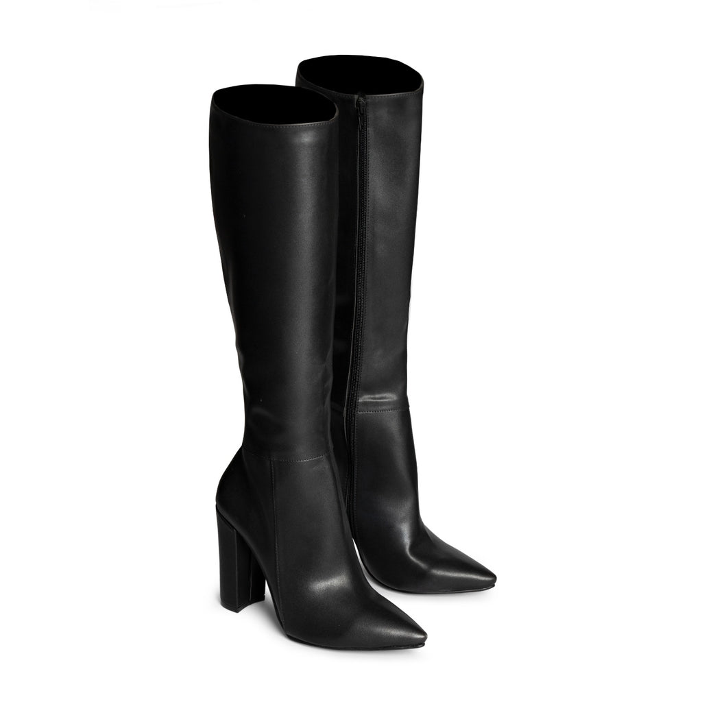 Bota Cecy negro tipo piel sintetico
